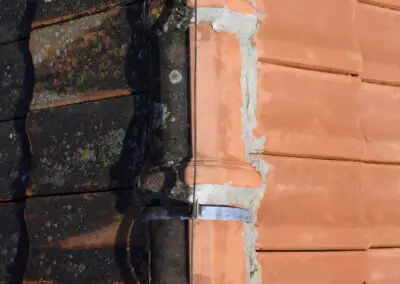 Comparaison d'une toiture avant et après son nettoyage